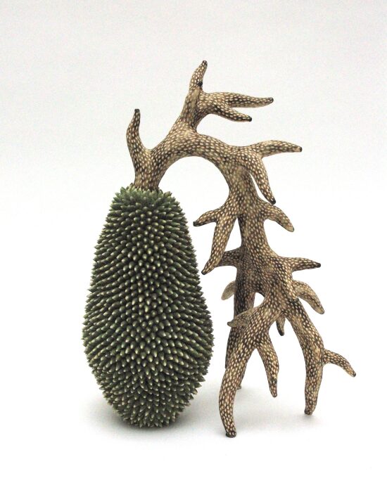 "Erraboil", faïence modelée, engobée, émaillée, H 45 cm